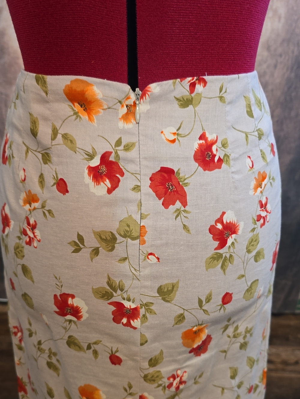 Chaus Floral Midi faux wrap Skirt in Cream with Red & Orange Blooms sz 6 - Picture 6 of 9